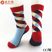 China Os melhores meias fornecedor e expoter na China, atacado de meias de homens de padrão retículo vermelho personalizado fabricante