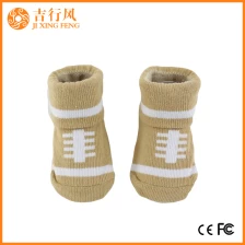 中国 赤ちゃんかわいいデザインの靴下サプライヤー卸売カスタム漫画の綿新生児の靴 メーカー