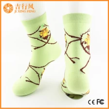 Chine Pas cher chaussettes femmes fournisseurs et fabricants en gros Personnalisé femmes chaussettes colorées fabricant