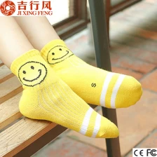 China kinderen sokken leveranciers en fabrikanten groothandel aangepaste logo kind sokken fabrikant