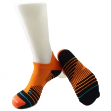 China Benutzerdefinierte Knöchelsportsocken, benutzerdefinierte Knöchel-Sportsocken Exporteur, benutzerdefinierte Knöchel-Sport-Socken Großhändler Hersteller