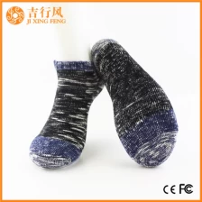 Chine chaussettes de plancher fournisseurs et fabricants en gros chaussettes de nouveauté personnalisés fabricant