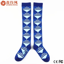 China hete verkoop groothandel aangepaste knie hoog lange katoen streep mannen sokken fabrikant