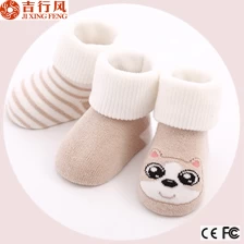 Chine individualisé de style plus récent de plaisir animal chaussettes enfants en bas âge, en coton peigné fabricant
