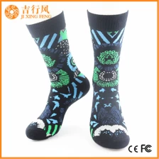 China mannen katoenen sokken leveranciers en fabrikanten produceren cartoon patroon gebreide sport mannen sokken fabrikant