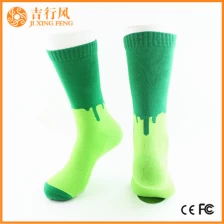 China heren sport sokken leveranciers en fabrikanten op maat groene lange badstof sokken fabrikant