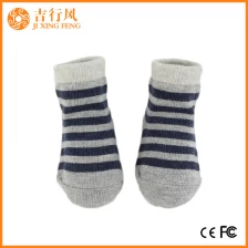 China Neugeborene Baumwolle rutschfeste Socken Lieferanten und Hersteller Großhandel benutzerdefinierte gekämmte Baumwolle Babysocken Hersteller