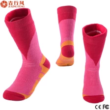 China snow sport socks manufacturer,customized your company or brand logo of women snow socks manufacturer
