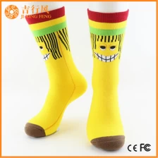 China dikke badstof sport sokken leveranciers en fabrikanten schattige mode cartoon sokken China fabrikant