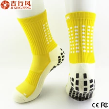 China groothandel aangepaste verschillende kleuren van nylon antislip sport sokken met patroon van de stippen fabrikant