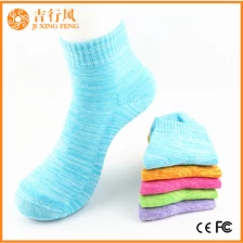 Chine femmes chaussettes colorées fournisseurs et fabricants en gros chaussettes d'hiver femmes fabricant