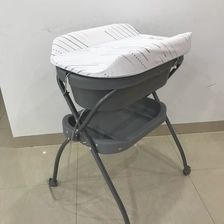 中国 車輪と収納付き幼児用折りたたみおむつテーブルベビー便利なCE付きおむつ交換台 メーカー
