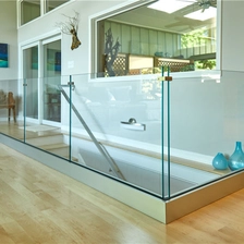 Chine La Chine fabriquent des balustrades en verre sans cadre de canal en U d'escalier de balcon de plate-forme en aluminium fabricant