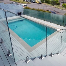 Chiny Duplex 2205 Regulowana balustrada ze szkła kanadyjskiego do bezramowego ogrodzenia basenu producent