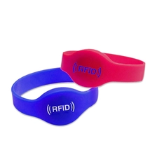 China Chip RFID à prova d'água F08 13.56MHz Identificação infantil Pulseira de pulseira Programação de ginástica NFC Pagamento RFID Pulseiras fabricante
