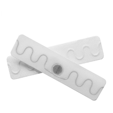 Tsina China Factory Supplier 70*15mm Waterproof Washable Fabric Label UHF RFID Laundry Tag para sa Textile Garment Linen Management Manufacturer
