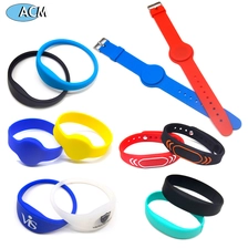 Trung Quốc Rfid Wristband uhf waterproof 13.56mhz Adjustable Cashless Payment Nfc Smart Wristband QR Nfc Silicone Bracelets - COPY - umvsp1 nhà chế tạo
