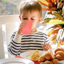 China BHD BPA-freier, unzerbrechlicher Lerntrinkbecher für Kleinkinder, rutschfest, leicht zu greifen, LED-Entwöhnungsbecher aus Silikon für kleine Babys Hersteller