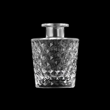 China Diamond Embossed Clear Glass Diffuser Bottle Empty Fragrance Container for Home Aromatherapy manufacturer