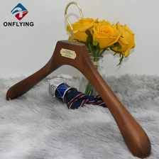 porcelana Fábrica de fábrica de perchas de madera de abrigo marrón mate personalizado fabricante