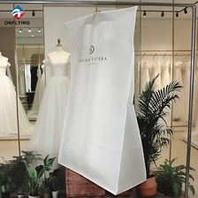 Chine Sac à vêtements de mariage blanc non tissé de très grandes tailles avec usine de gousset Chine fabricant