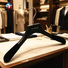 Izitsha zokudlela zebumba uqobozelaIzitsha zokudlela zebumba uqobozela I-Premium Heavy Duty Hand Sanded Black Sturdy Wood Clothes Hanger Velvet Shoulder Factory China umenzizelaumenzizela