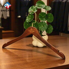 中国 悬挂休闲衬衫服装店防滑超薄木质衬衫衣架带缺口供应商中国 制造商