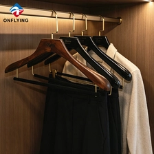 China Best Selling Suit Store square Hook Burgundy Wood Customized Hanger Factory China - COPY - mpjq1p fabricante