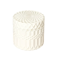 Chine Pot de bougie ivoire de 6 oz avec couvercle fabricant