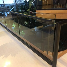 Cina Pannello per recinzione in vetro a ringhiera a canale di alluminio produttore