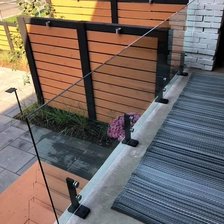 Chine Le gril d'acier inoxydable de balustrade de balcon conçoit des broches solides solubles 316 pour le verre de 19mm fabricant