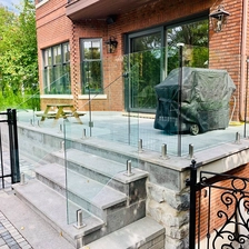 China Acessórios de balaustrada de aço inoxidável 2205 Braçadeira de vidro do convés da piscina Torneira da cerca fabricante
