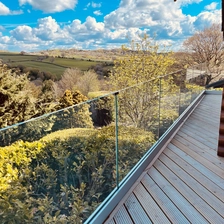 Cina Balaustra del ponte Corrimano in alluminio Base in alluminio Ringhiera in vetro Frameless Balaustra di vetro Balcone Balcone Ringhiera in vetro produttore