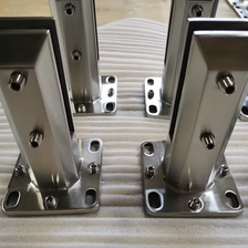 China Duplex 2205 Edelstahl Einstellbare Frameless Geländer Balustrade Pool Zaun Glas Spigot Hersteller