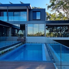 China Duplex 2205 Edelstahl-Basis-Square-Glas-Zapfen für Swimmingpool-Fechten-Balkongeländer Hersteller