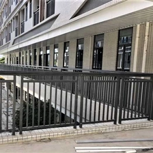 Cina Handrails galvanizzato Randonaggi di ferro antico Design di ringhiera di balcone con pavimento in acciaio zincato a pavimento galvanizzato produttore