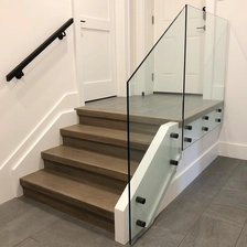 Chine Grossiste professionnel Fabriqué Matière métallique Standoff Stair Balcon d'escalier en acier inoxydable fabricant