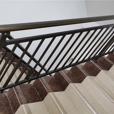 Chine Rampes intérieures de rampe d'escalier en acier galvanisé en métal noir fabricant