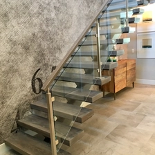 Chine Conception moderne de balustrade de maison de tuyau carré d'acier inoxydable 304 ou 316 d'acier inoxydable de catégorie par mètre fabricant