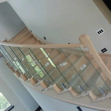 China Metall Geländer rahmenlose Glas Zapfen Klammern für Schwimmbad Zaun, Balkon und Treppe Geländer modernes design Hersteller