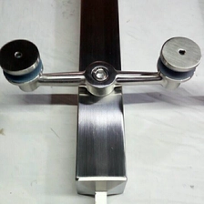 Chine Poste de balustrade d'araignée avec attache ajustable en acier inoxydable 316 pour une conception de barrière de verre de 1/2 pouce fabricant