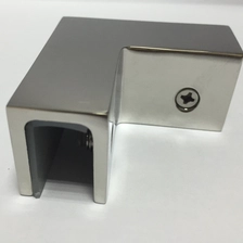 porcelana Abrazadera de esquina de acero inoxidable 316 CB-90 para diseño de cristal de esquina de 90 grados fabricante