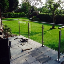 Chine Main courante en verre de qualité supérieure / balustrade de terrasse / balustrade en acier inoxydable pour balcon fabricant