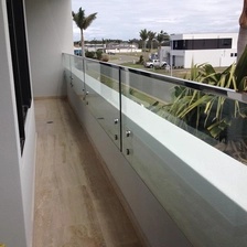 Cina balcone scala piscina fenceing di vetro con canale di guida superiore in acciaio inox produttore