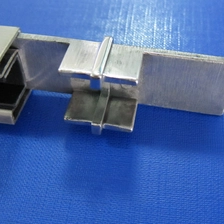China stainless steel 316 grade square slotted handrail connector Hersteller
