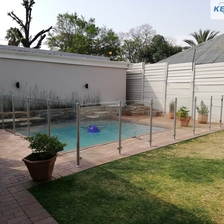 China Edelstahl Glasgeländer Design für Schwimmbad Zaun Hersteller