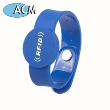 الصين ACM-WBT-26 سوار الساعة الذكية معصمه القابل للتعديل RFID PVC الصانع