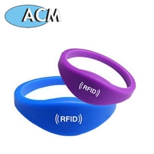 चीन ACM-W002 इंटेलिजेंट ब्रेसलेट स्मार्ट आरएफआईडी रिस्टबैंड उत्पादक
