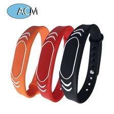 China.text_content رنگین ایڈجسٹ سلیکون آریفآئڈی کلائی بینڈ manufacturer.text_content
