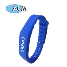 Chine Bracelet ajustable personnalisé UHF RFID à long terme imprimable pour des événements fabricant